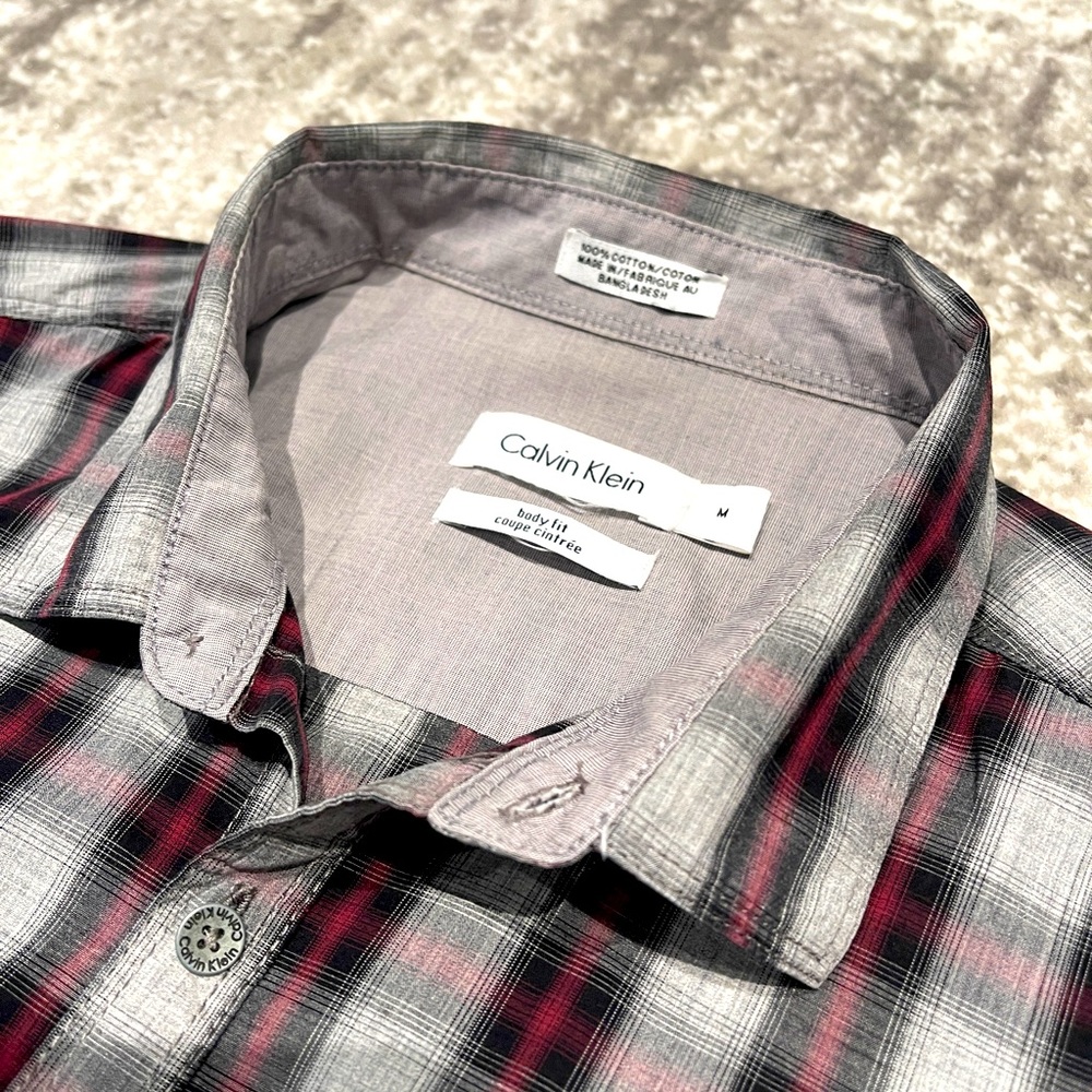Calvin Klein button down shirt medium body fit